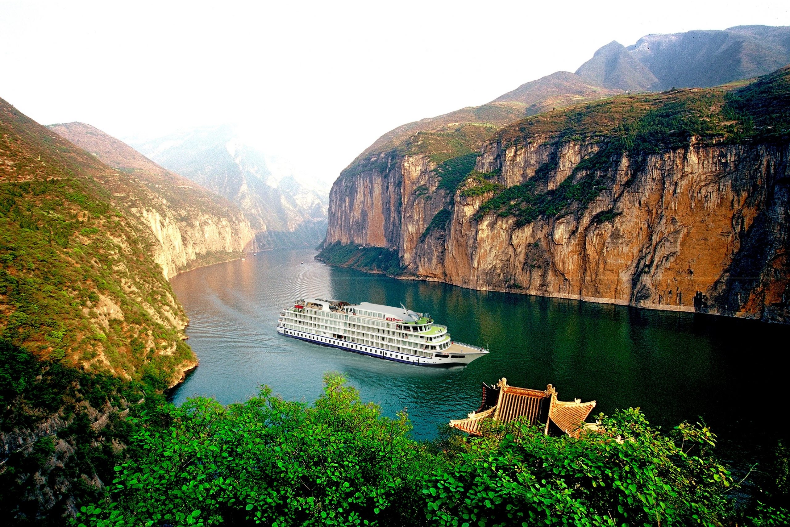 cruise on yangtze river