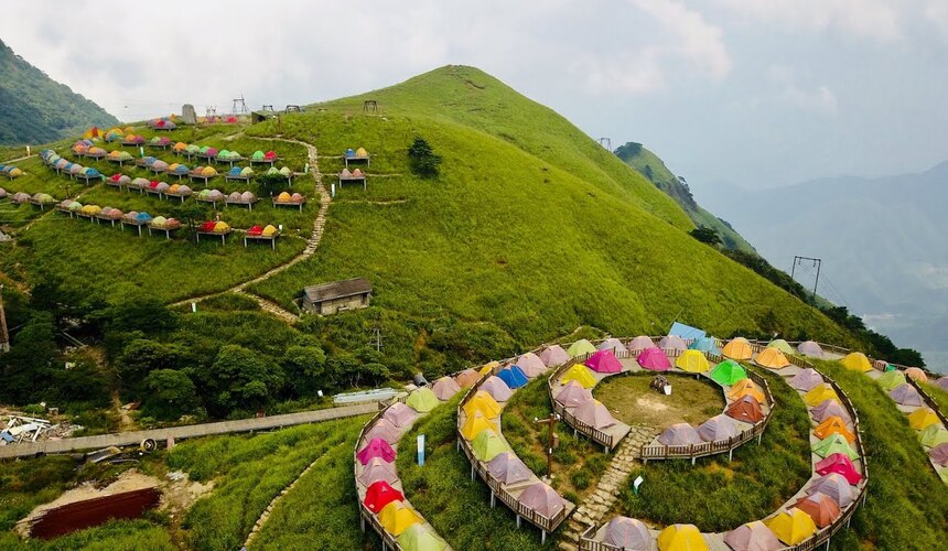 https://www.expatsholidays.com/wp-content/uploads/2021/04/Camping-Mt.Wugong.jpeg