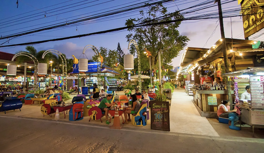 Bustling Fisherman’s Village Night Market with food stalls, souvenirs, and live music in Bophut.