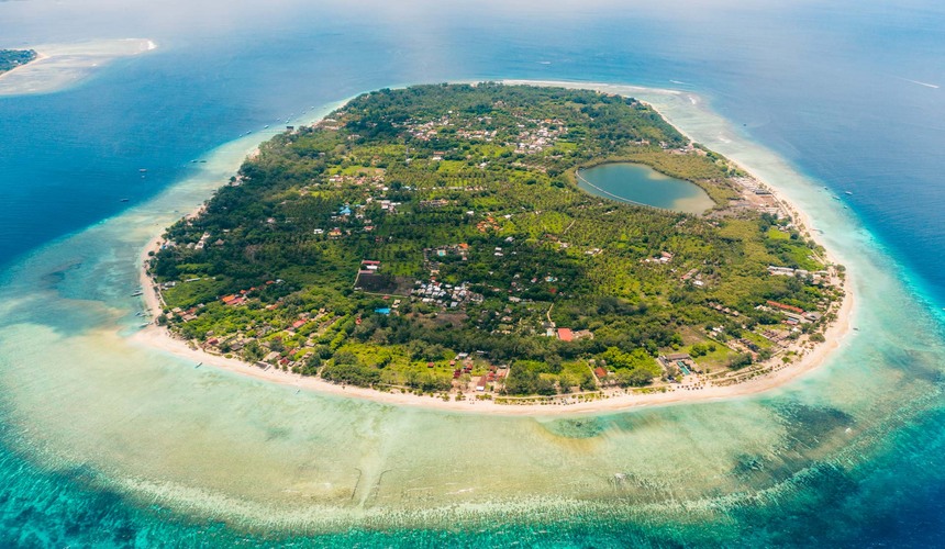 Crystal-clear waters and white sandy beaches on the Gili Islands, Indonesia.